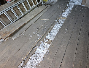 Zateplení stropu rodinného domu pomocí foukané izolace